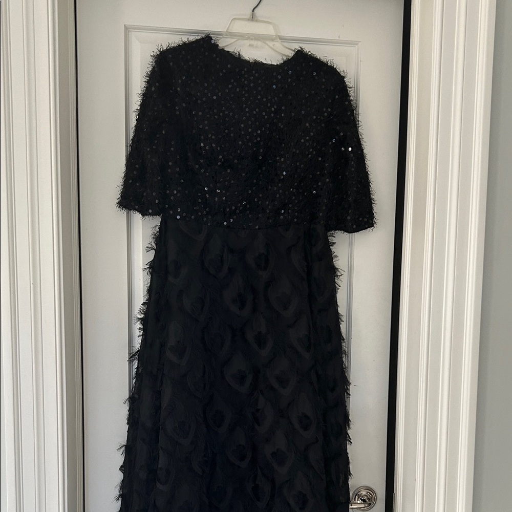 Elegant Black Midi Dress with Textured Design